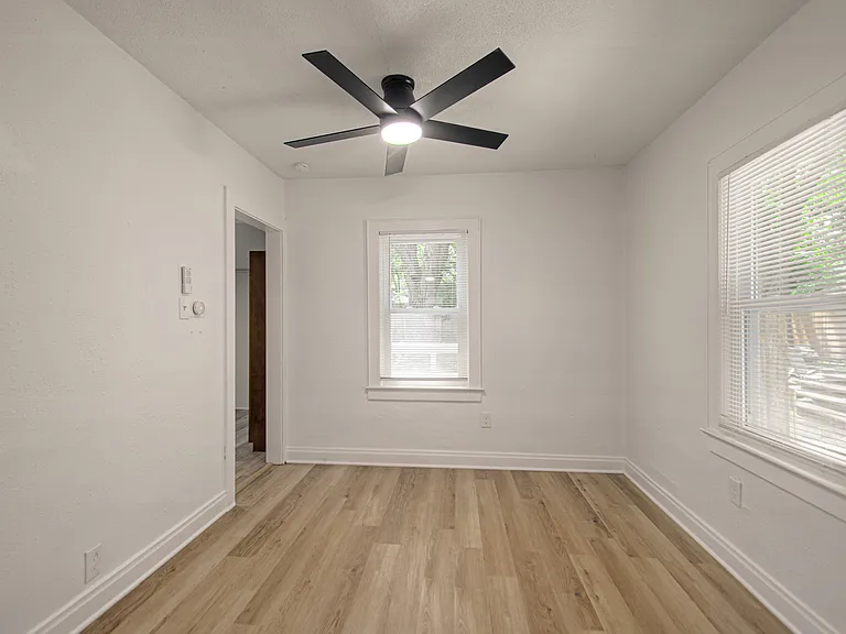 815 W 77th St — Photo 12