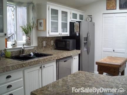 Modernized kitchen
						:
						New stainless appliances, granite countertops, skylight and laundry.
