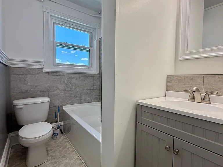 451 W 2nd St — Photo 11