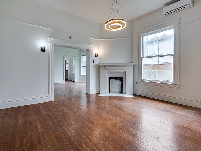 610 W 9th St #B — Photo 3