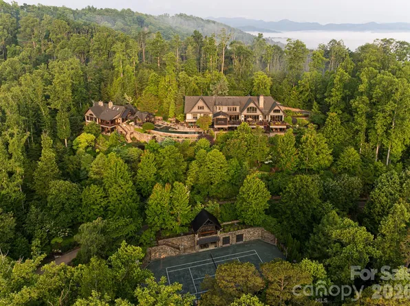 66 N Deerhaven Ln, Asheville, NC 28803