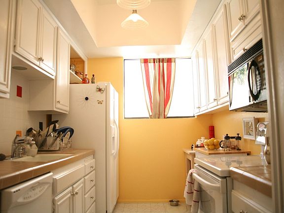 Bright Kitchen, Newer Appliances