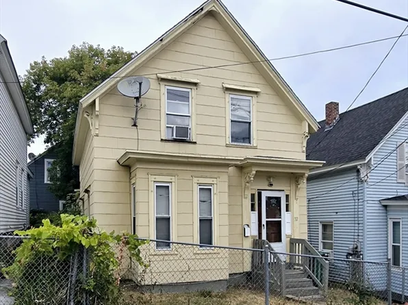 32 Hudson St, Lowell, MA 01852