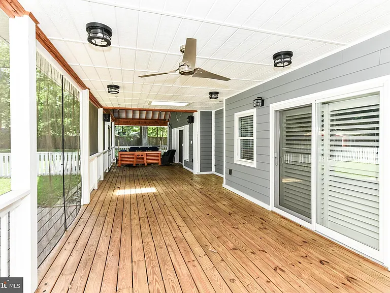 14 Oak Ln — Photo 34