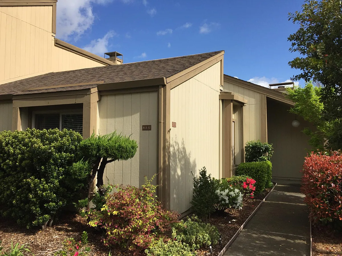 Beautiful landscaping - 3218 Fiji Ln