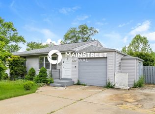 670 Florland Dr, Florissant, MO 63031