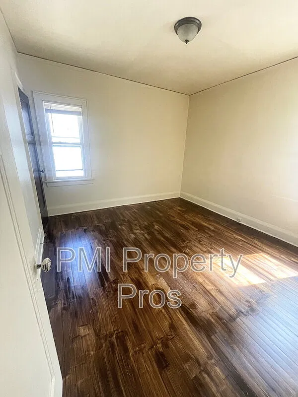 2 bed, 1.0 bath, $950 — Photo 1