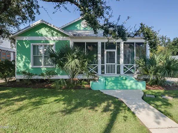 111 Sycamore St, Bay Saint Louis, MS 39520
