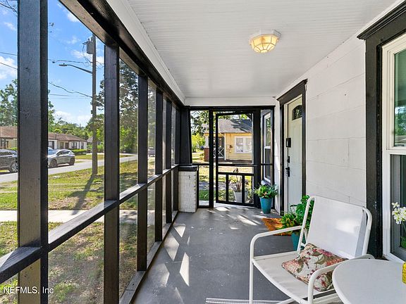 3rd image of 4635 HERCULES Avenue