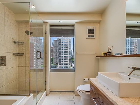4th image of 225-227 W 60th St #10F