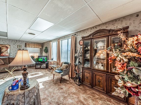5th image of 601 E Ave