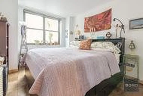 Sold by Bond New York | media 26