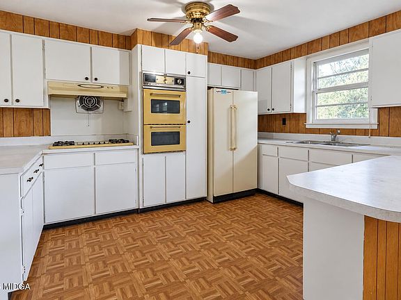 2nd image of 4401 Crystal Lake Dr