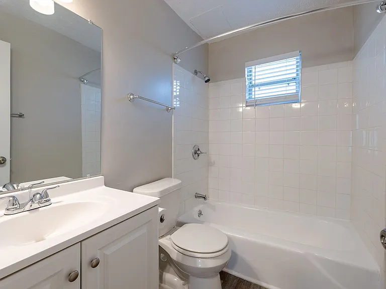 Westside Court | Modern Living in the Heart of Westside — Photo 15
