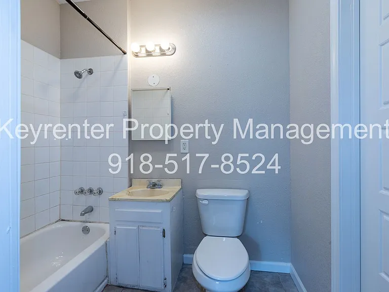 1607 N Lewis Pl — Photo 16