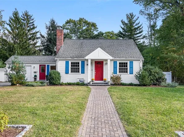 18 Massasoit Ave, Barrington, RI 02806