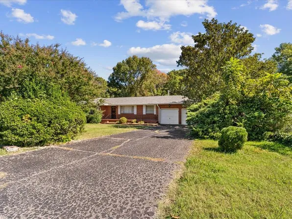 902 Hogan Rd, Rossville, GA 30741