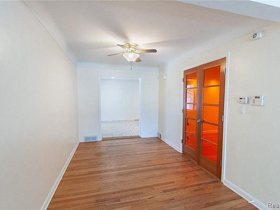 3rd image of 13380 Ludlow Ave