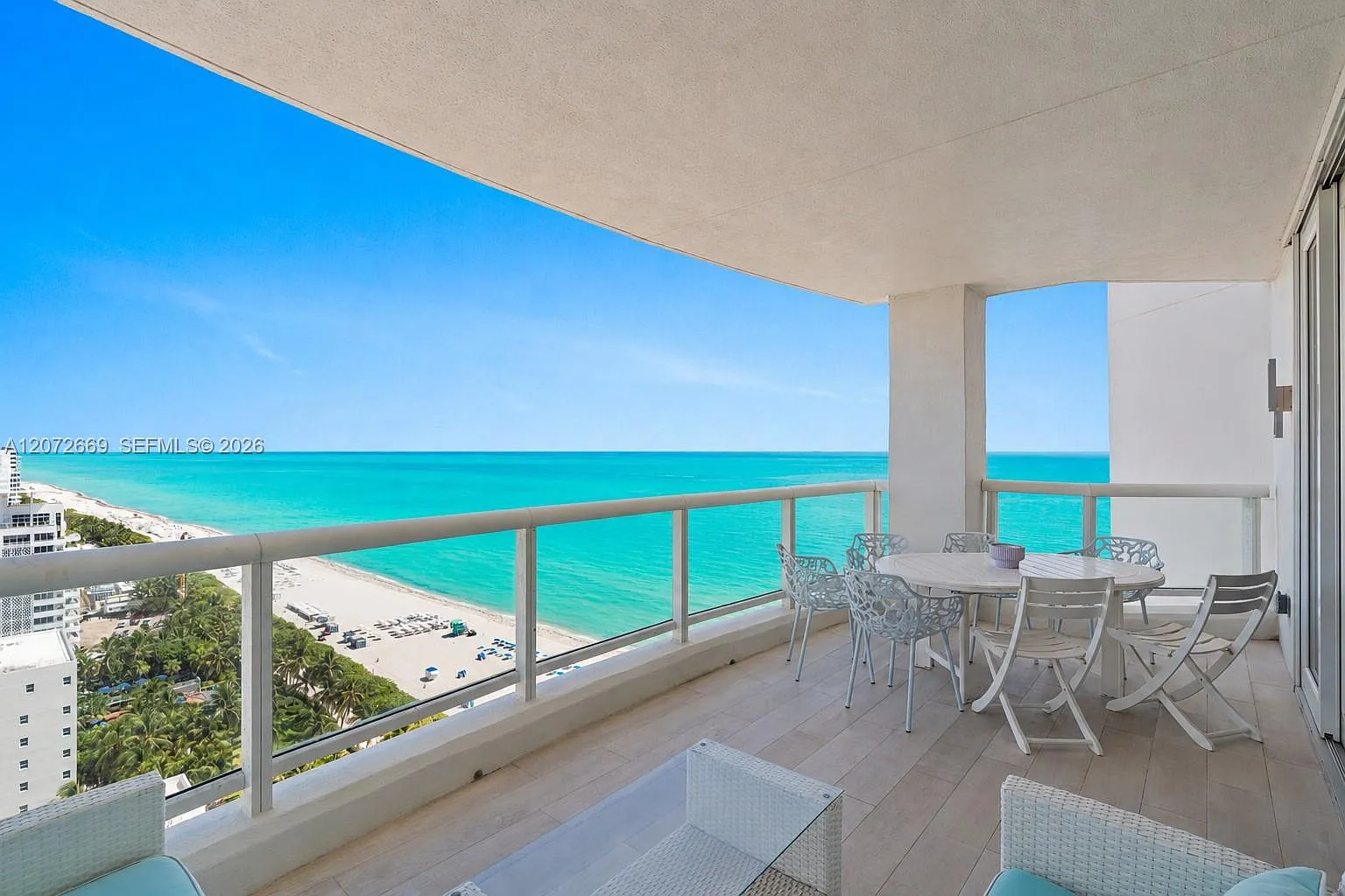 La Tour Condo — Photo 2