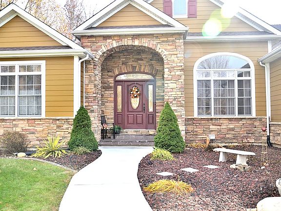 2nd image of 843 Wexford Dr