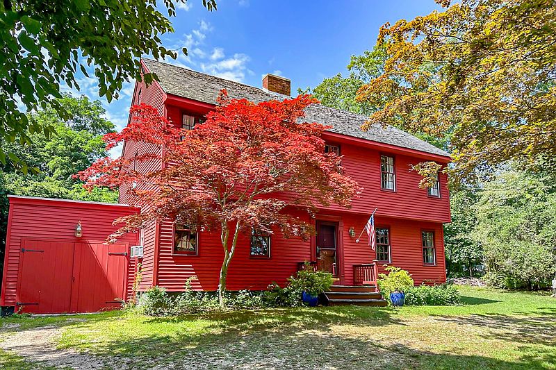 赤　NEIGHBORHOOD 81 North Midway Rd, Shelter Island, NY 11964 | Out East