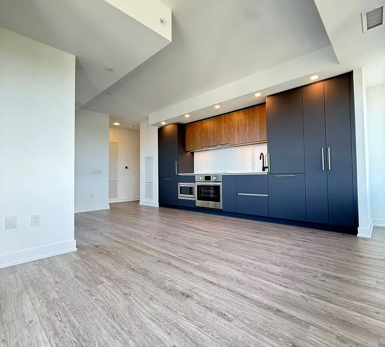 3 bed, $4,200 — Photo 3