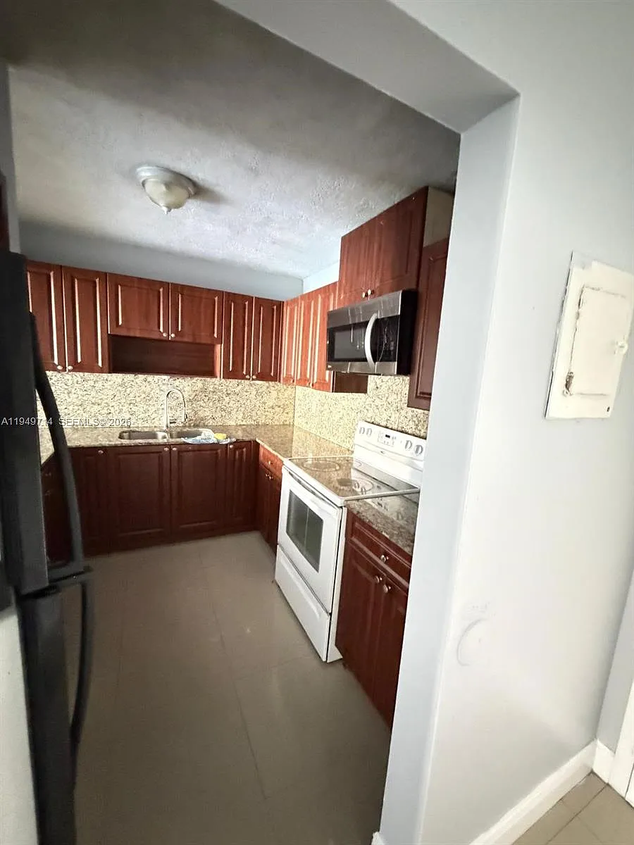 Building Photo - 7010 NW 186th St #5-201
