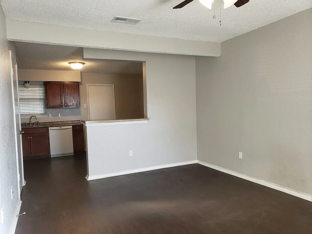 Building Photo - 640 S Rogers Rd #644