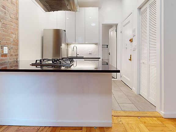 5th image of 219 E 76th St APT 3B