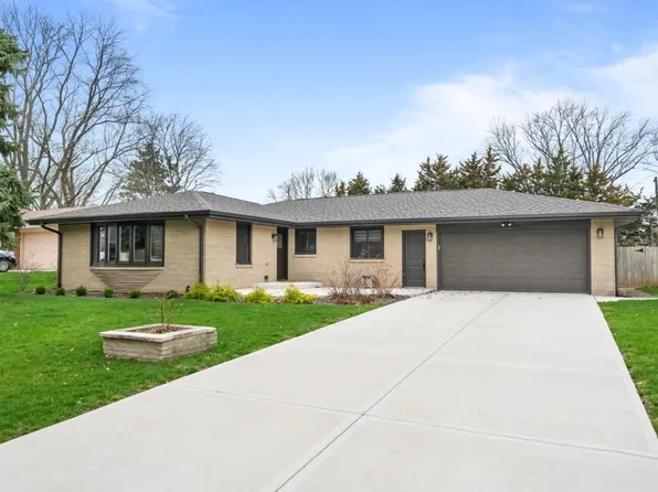 822 Prestwick Pkwy, Rockford, IL 61107