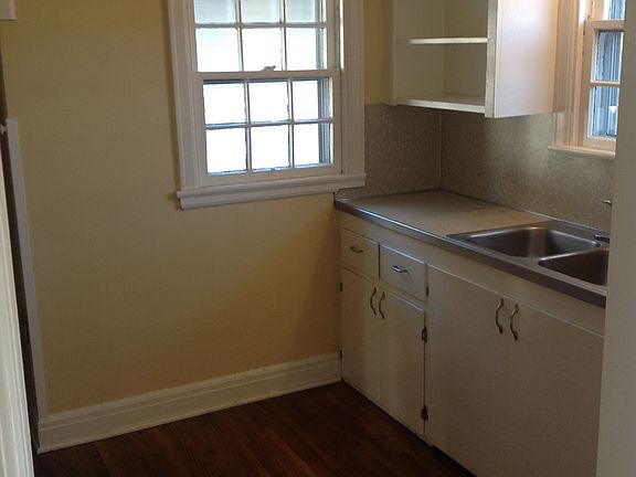 4th image of 168 E Como Ave