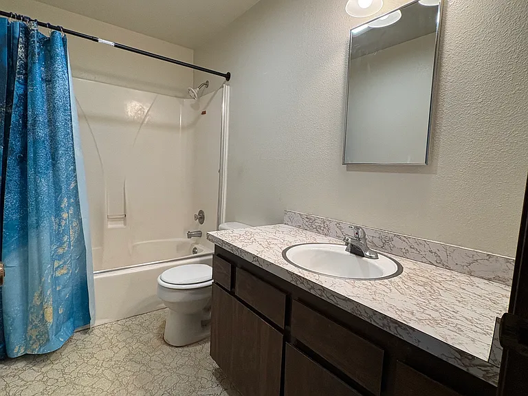 933 Anderson Ave — Photo 4