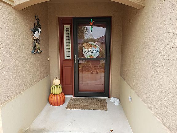 5th image of 917 Vasquez Ave