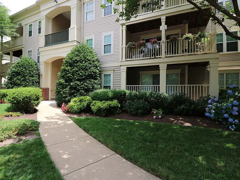 15305 Diamond Cove Ter #7-B — Photo 23