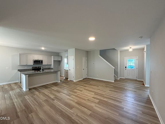4th image of 101 Crossvine St #9