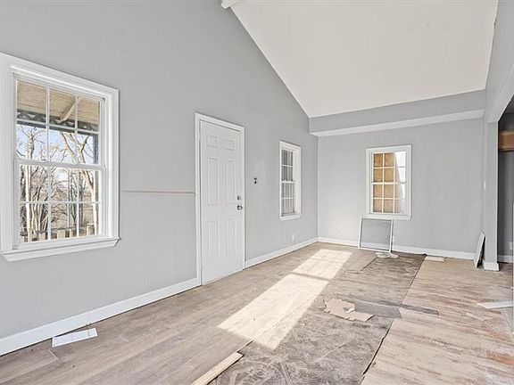 5th image of 547 Blue Ridge Blvd