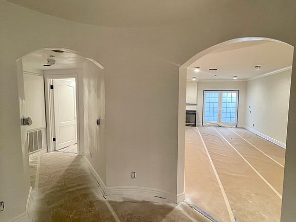 3rd image of 1135 Rexford Dr #106