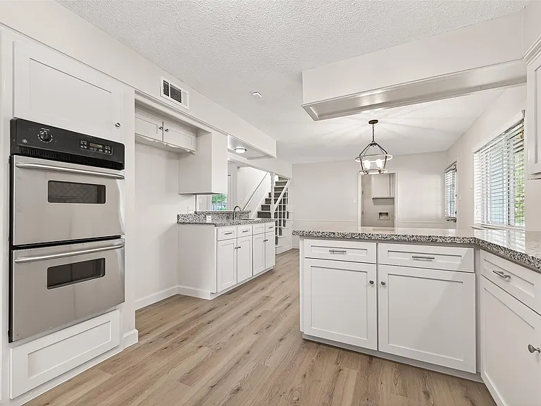 10602 Longmont Dr — Photo 16