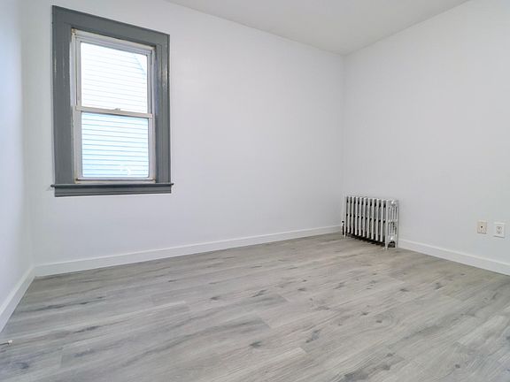 4th image of 10908 213th St