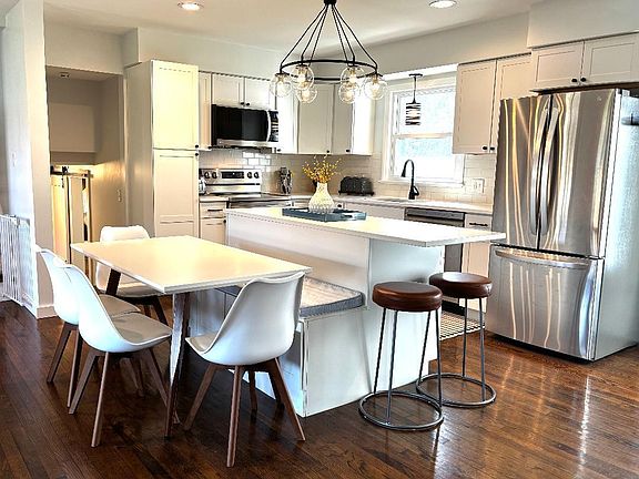 4th image of 6484 Sawyer Rd