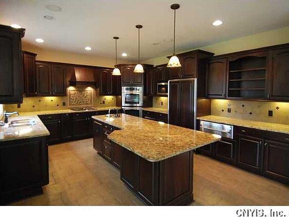 3rd image of 8259 Ashington Dr