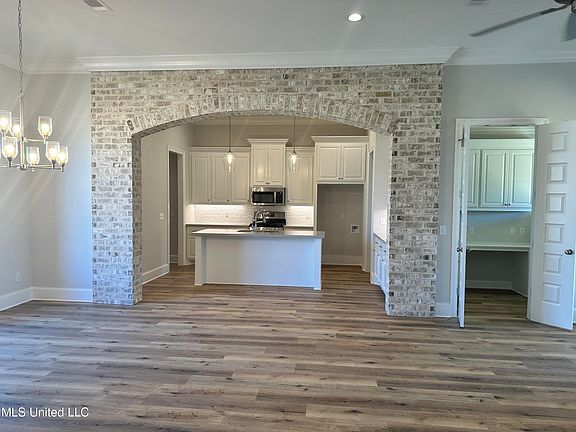 4th image of 890 Glenwild Cir