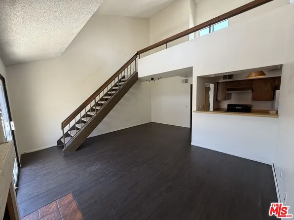 8221 Langdon Ave Unit 204, Van Nuys, CA 91406