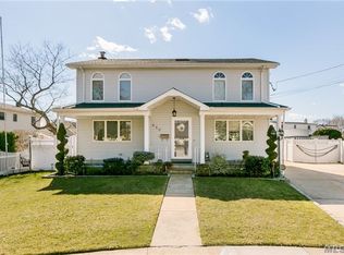 650 Lawrence St, Elmont, NY 11003