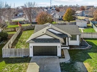 1107 N Raintree Dr, Derby, KS 67037