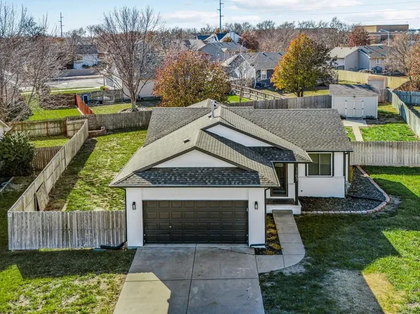 1107 N Raintree Dr, Derby, KS 67037