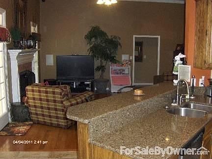 KITCHEN BAR/GREAT ROOM