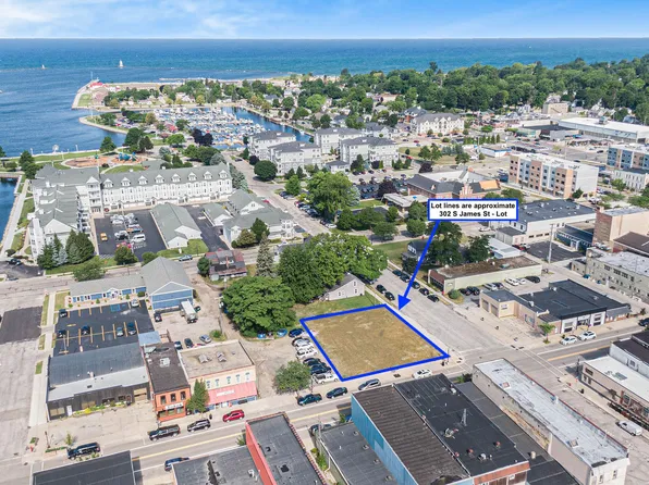 302 S James St, Ludington, MI 49431