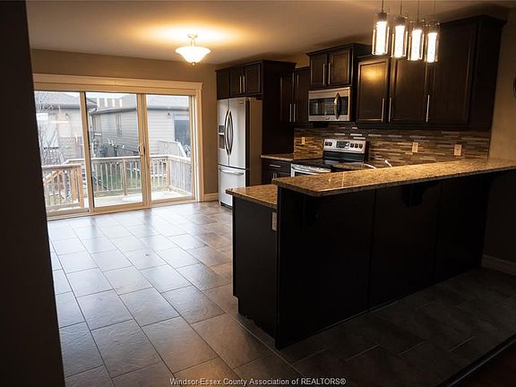 4th image of 11946 Thistledown Ave