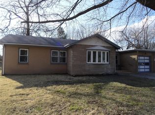 814 Southmoor Pl, Godfrey, IL 62035